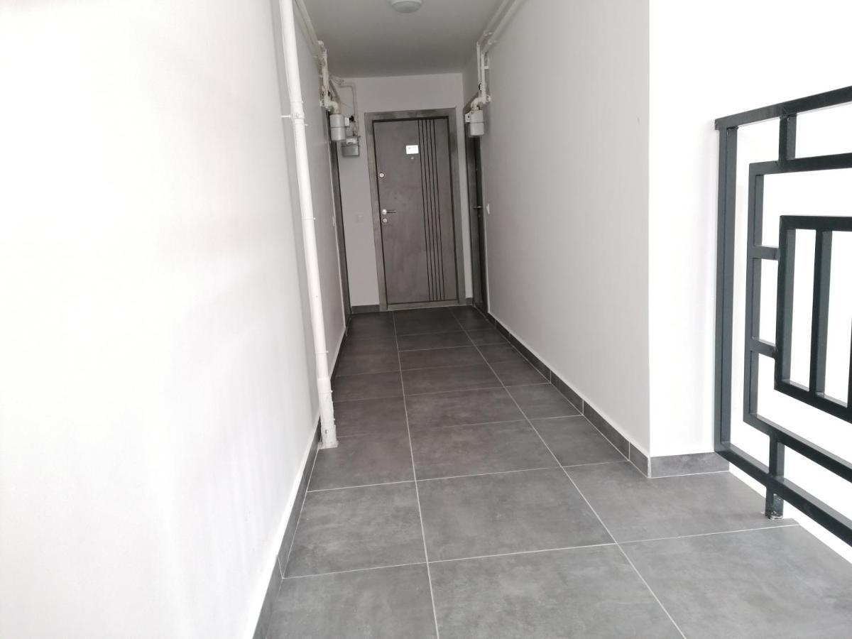 Ama Apartament Cu Terasa 50 Mp & Parcare Braşov Buitenkant foto