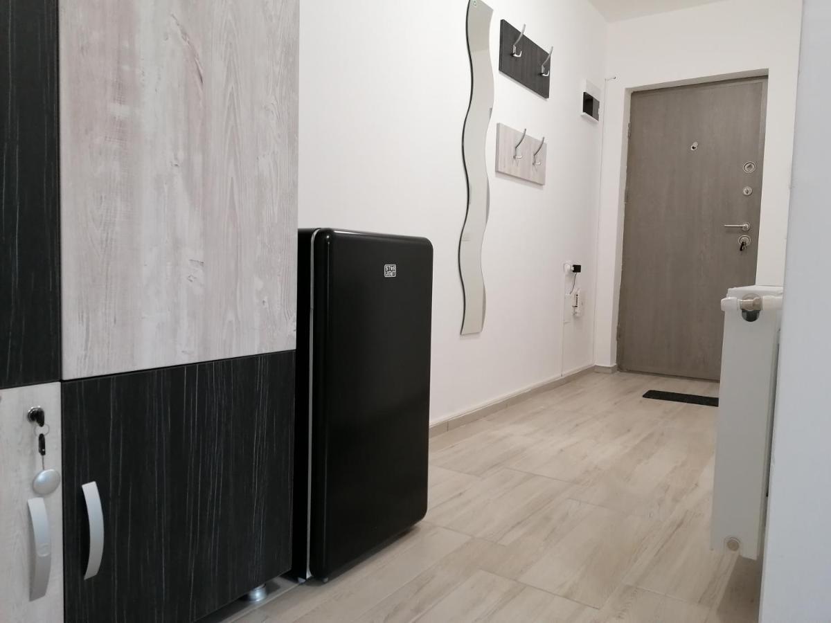 Ama Apartament Cu Terasa 50 Mp & Parcare Braşov Buitenkant foto