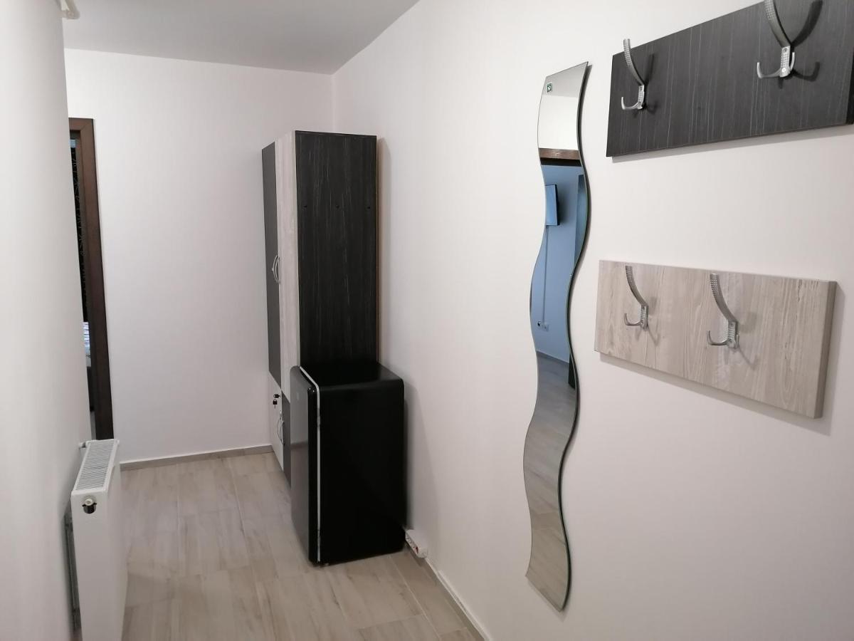 Ama Apartament Cu Terasa 50 Mp & Parcare Braşov Buitenkant foto