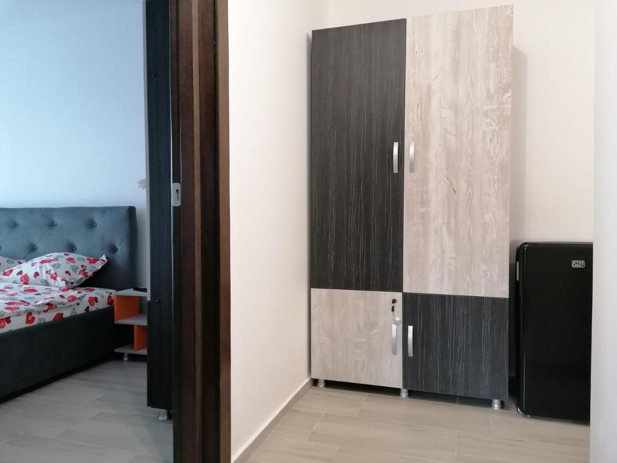 Ama Apartament Cu Terasa 50 Mp & Parcare Braşov Buitenkant foto